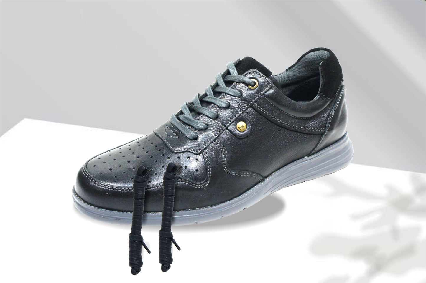 Black Leather Men Perforations Round Toe Lightweight Sneaker