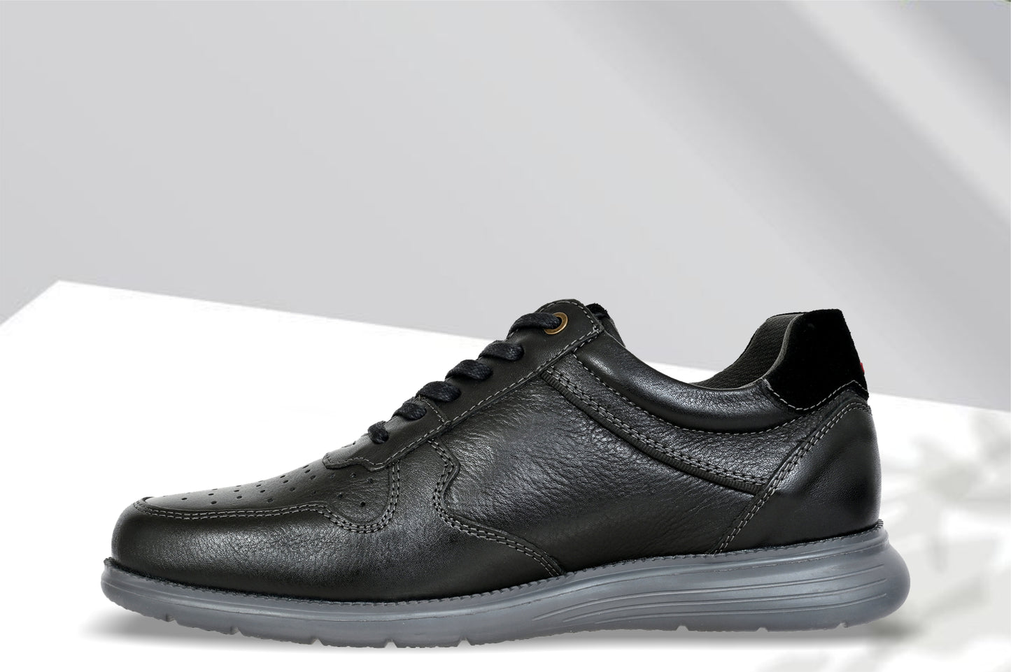 Black Leather Men Perforations Round Toe Lightweight Sneaker
