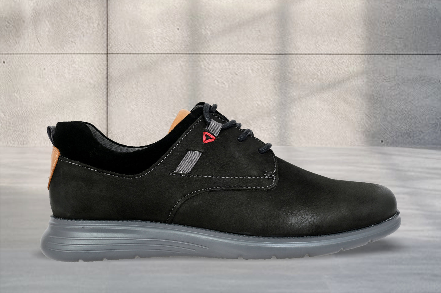 Black Leather Men Round Toe Lightweight Nubuck Sneaker