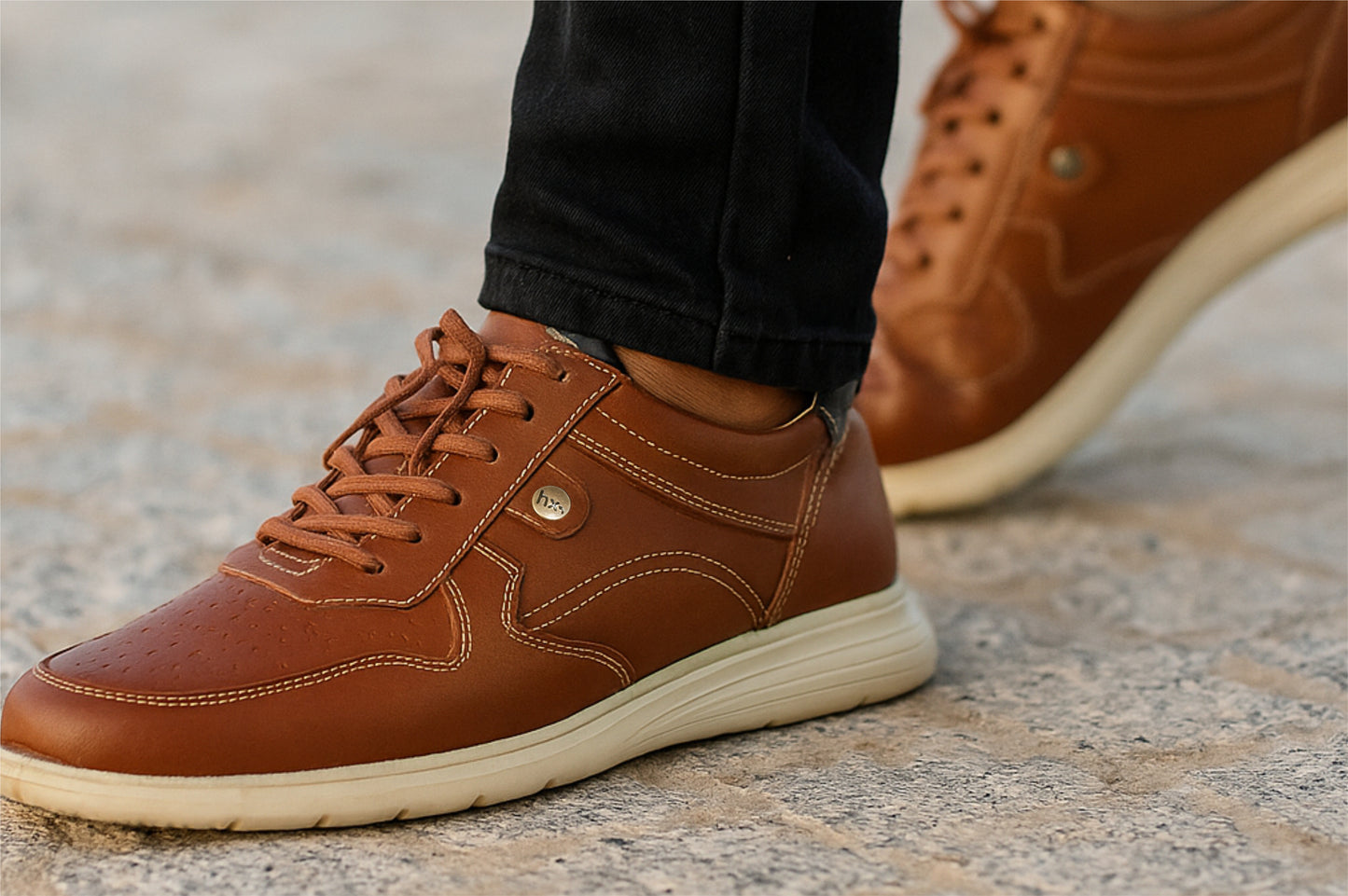 Tan Leather Men Perforations Round Toe Lightweight Sneakers