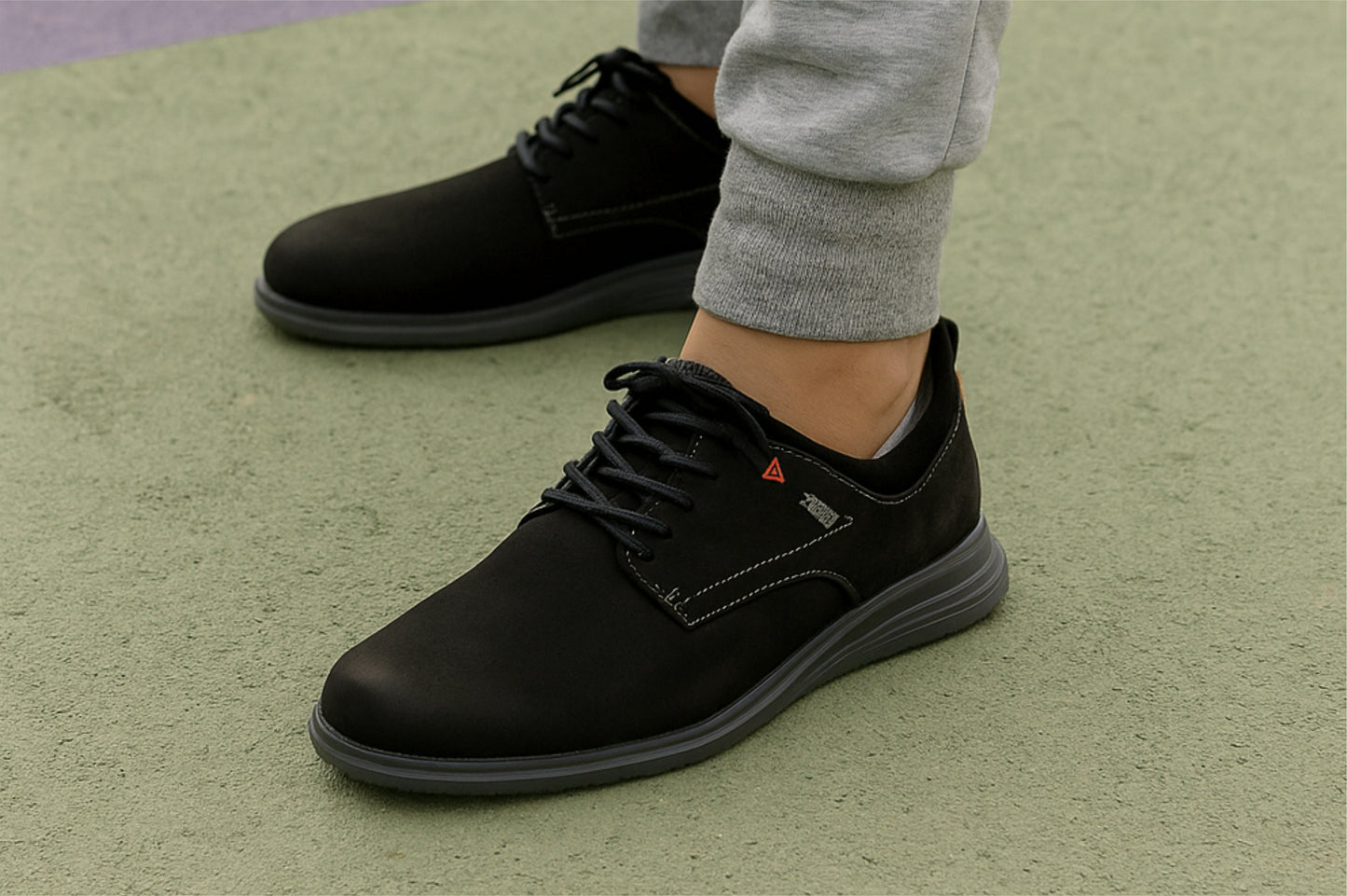 Black Leather Men Round Toe Lightweight Nubuck Sneaker