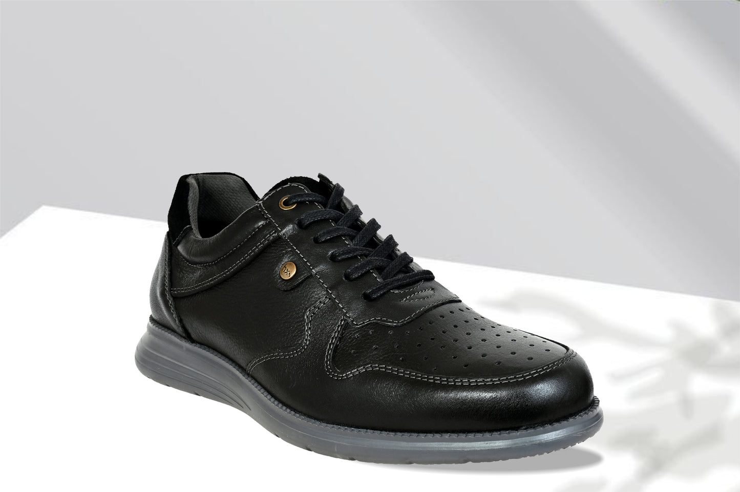Black Leather Men Perforations Round Toe Lightweight Sneaker